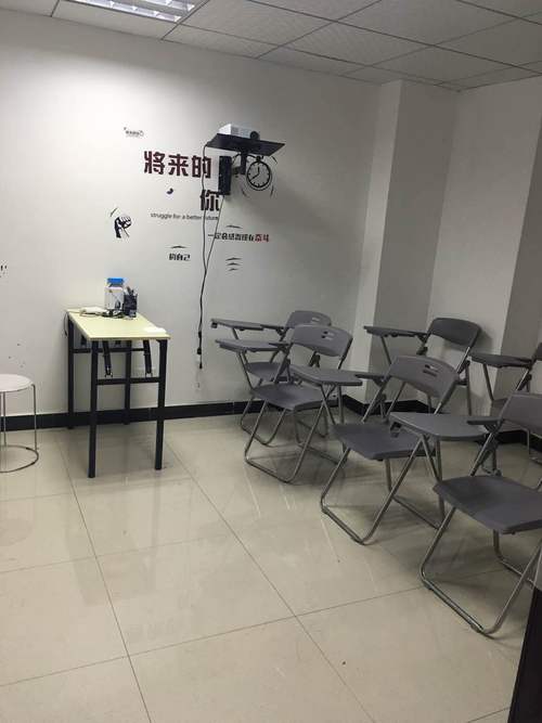 爰曦教育是一家教育服务类咨询,皆在培养大学生对外语的